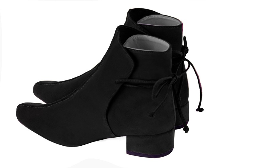 Matt black women's ankle boots with laces at the back. Round toe. Low block heels. Rear view - Florence KOOIJMAN